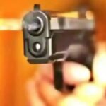 छोटे भाई को कहता था दूर रहने, बड़े भाई ने उसकी प्रेमिका को मारी गोली