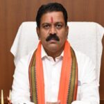 नक्सलियों ने पत्र लिखकर कही शांतिवार्ता की बात, गृह मंत्री शर्मा ने प्रतिक्रिया देते हुए कहा – बंदूक का जवाब बंदूक से होता है, चर्चा चाहते हैं, तो मुख्यधारा में आना होगा