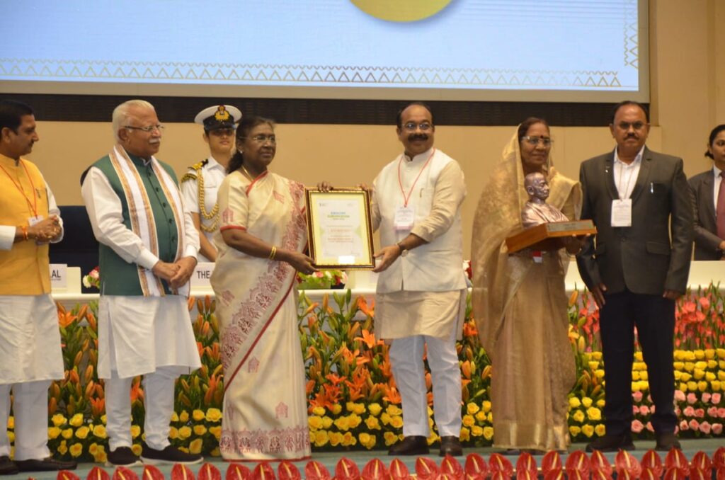 1752747159_a492d0617cfc019c8cb0