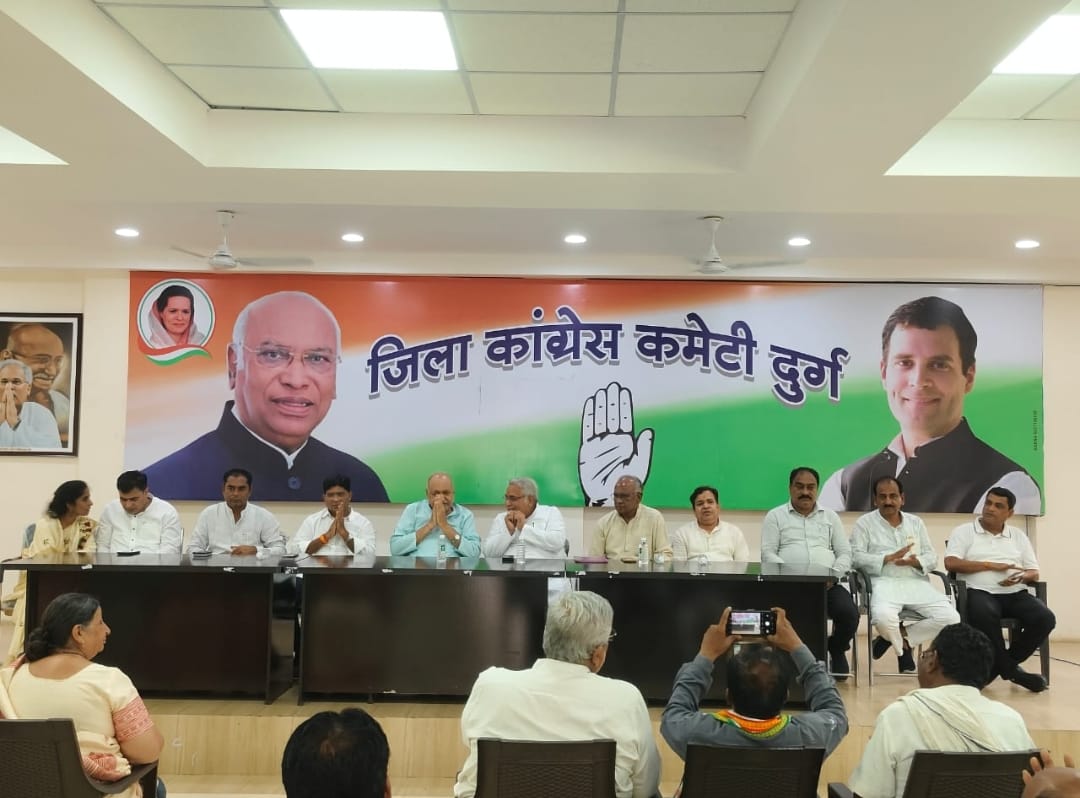 कांग्रेस के राष्ट्रीय अध्यक्ष मल्लिकार्जुन खड़गे की 7 जुलाई की रायपुर में किसान- जवान- संविधान जनसभा की तैयारी को लेकर बैठक…