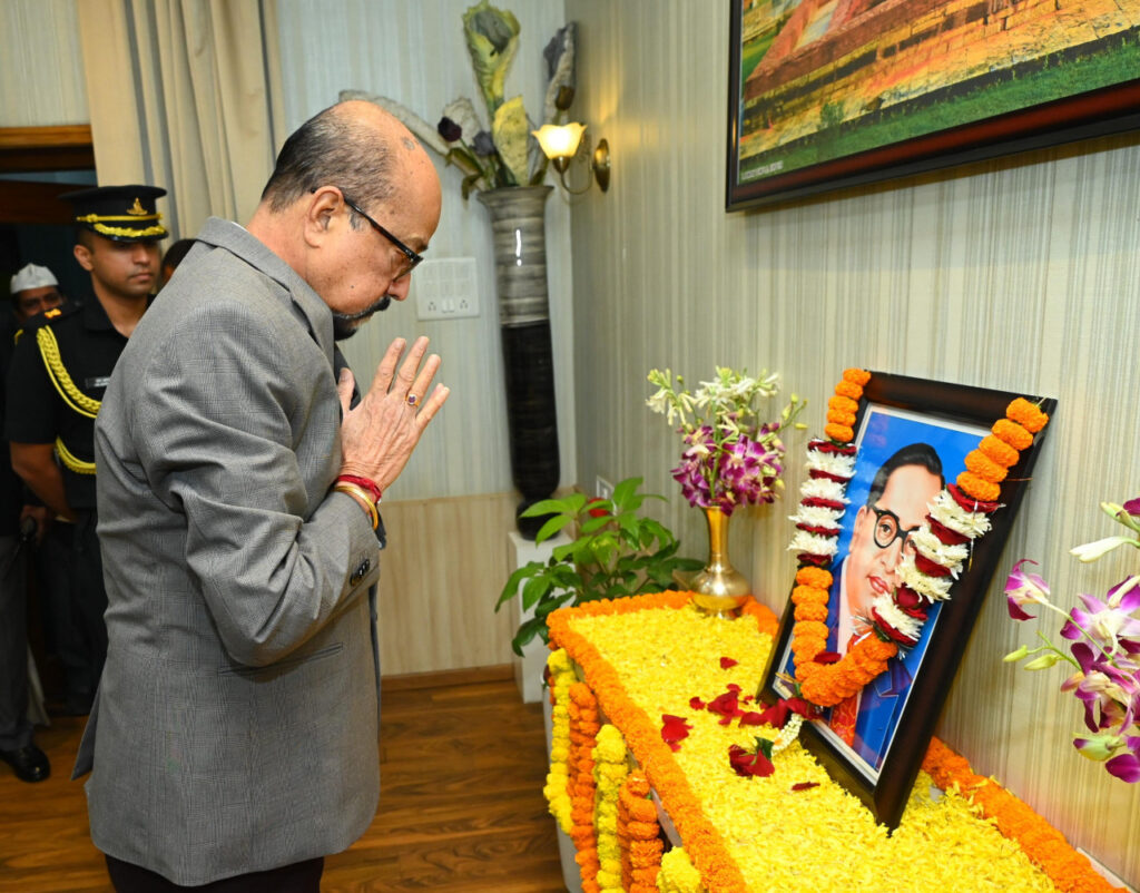 1765009292_58a76b698baa3fa55ab7