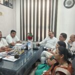 निगम जोन 1 में जोन अध्यक्ष गज्जू साहू ने पार्षदों की बैठक लेकर वार्डो की सफाई, गर्मी में पेयजल व्यवस्था, स्वच्छता सर्वेक्षण, प्रधानमंत्री आवास योजना के मकानों, स्ट्रीट लाईट को लेकर पार्षदों की बैठक लेकर अधिकारियों को दिए आवश्यक निर्देश…