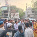 टीम प्रहरी अभियान अंतर्गत मौदहापारा सन्डे बाजार मुख्य मार्ग में जनहित में अभियान चलाकर सभी फेरी वालों को नियमों का पालन करने पुनः कड़ी हिदायत दी गयी…