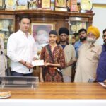 आज कोहका स्थित सर्व समाज कल्याण समिति के कार्यालय में सर्वसमाज कल्याण समिति एवं यूथ सिख सेवा समिति को पूर्व में प्राप्त शिक्षा के फ़ार्म के आधार पर 5 बच्चों को स्कुल फ़ीस हेतु चेक …