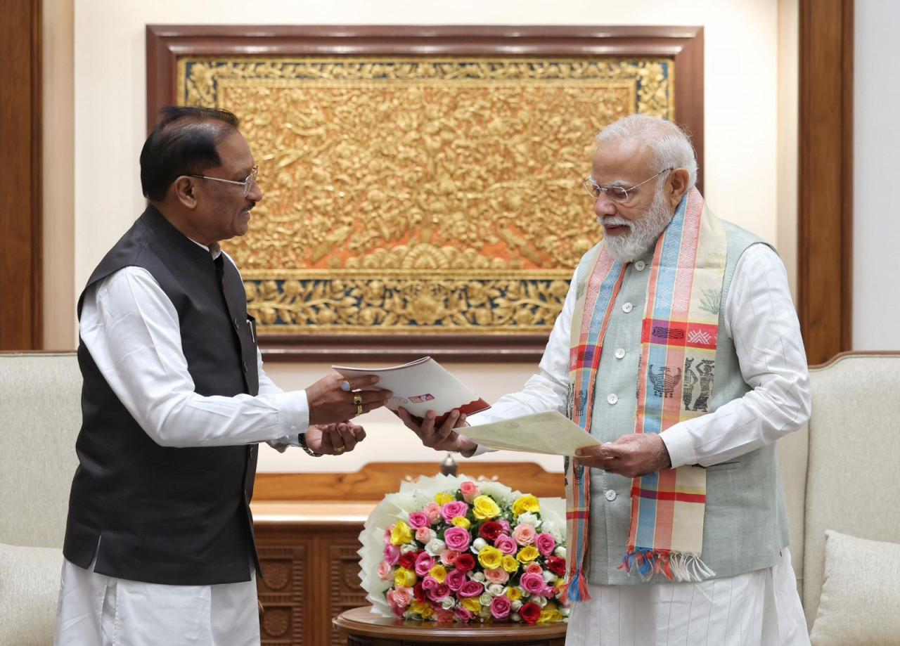 बस्तर 2.0 की शुरुआत : मुख्यमंत्री साय ने पीएम मोदी को दिया आमंत्रण, विकास का ब्लूप्रिंट सौंपा…