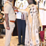 वित्त मंत्री ओपी चौधरी ने शौर्य चक्र से सम्मानित छत्तीसगढ़ पुलिस के जांबाज अधिकारियों को दी बधाई…