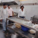 नगर निगम जोन 5 स्वास्थ्य विभाग ने गन्दगी मिलने पर गोल चौक थाली एक्सप्रेस होटल, मधुशाला बार, कुशालपुर चौक इंडियन काफी हाउस, आमापारा फल ठेला के संचालकों से कुल 9500 रूपये का वसूला जुर्माना…
