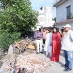 महापौर मीनल चौबे ने जोन 4 सिविल लाईन वार्ड भावे नगर बस्ती नाला में बारिश पूर्व सफाई अभियान का प्रत्यक्ष निरीक्षण किया, अच्छी तरह सफाई करवाने के दिये निर्देश…