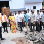 महापौर मीनल चौबे ने जोन 5 अंतर्गत प्रोफेसर कालोनी क्षेत्र में नाला निर्माण कार्य की प्रगति प्रत्यक्ष देखी और बारिश के पूर्व नाला निर्माण कार्य शत -प्रतिशत पूर्ण करवाने दिये निर्देश…