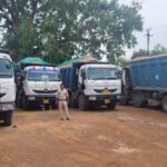 गरियाबंद पुलिस की कार्यवाही, अवैध रेत परिवहन करते 08 हाईवा ट्रक जप्त।