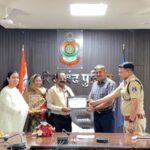 गरियाबंद पुलिस परिवार की ओर से सहायक उप निरीक्षक अषोक कुमार मेश्राम जी को दी गई ससम्मान विदाई एवं शुभकामनांए।