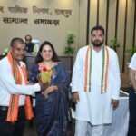 रायपुर नगर निगम की विशेष सम्मिलन बैठक में सम्मिलित होने पहुँचे 10 नवनामांकित पार्षदों एल्डरमेनों का महापौर मीनल चौबे, नेता प्रतिपक्ष आकाश तिवारी, आयुक्त संबित मिश्रा ने बुके प्रदत्त कर निगम सदन में किया आत्मीय स्वागत...