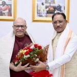 मुख्यमंत्री  विष्णुदेव साय से निर्माता-निर्देशक डॉ. चंद्रप्रकाश द्विवेदी ने की सौजन्य मुलाकात…