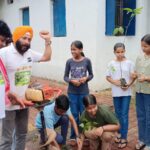 पर्यावरण कि ओर निष्ठा पूर्वक कार्य करते हुए आर्टकॉम हर आंगन एक पेड़ कि टीम ने शासकीय पूर्व माध्यमिक एवं प्राथमिक शाला , वृंदा नगर,भिलाई के सुरक्षित कैंपस में किया वृक्षारोपण, बच्चों एवं स्कूल प्रबंधन को दिलाया शपथ…