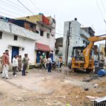निगम जोन 5 नगर निवेश विभाग ने भाठागांव ब्रम्हदेव कॉलोनी में अनुमति के विपरीत निर्माणाधीन दो भवनों के फ्रंट एमओएस भवन के भाग को हटाने कार्रवाई की…