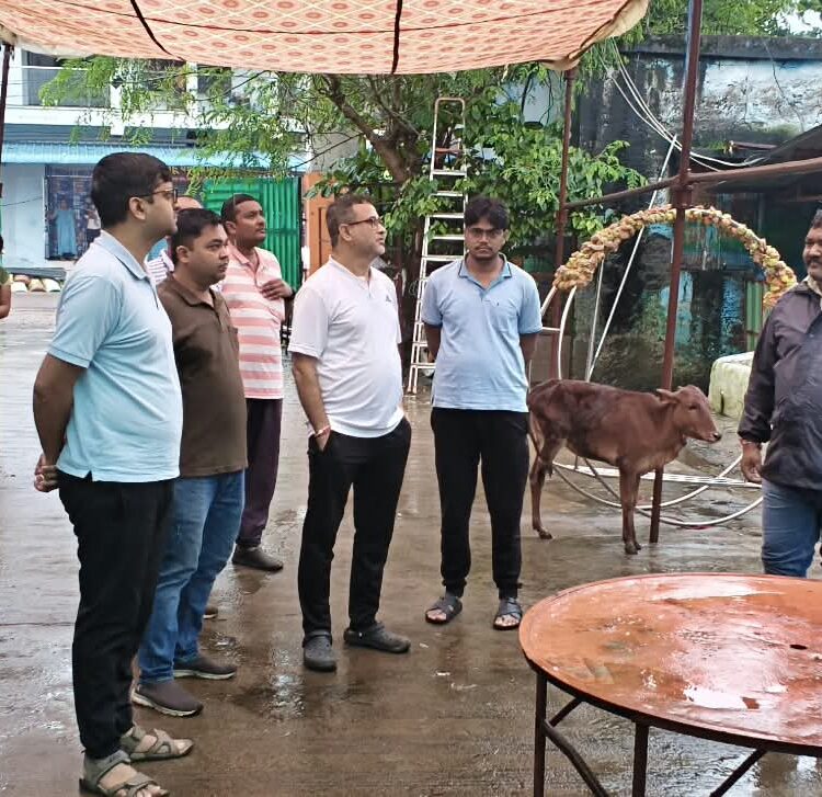 आयुक्त संबित मिश्रा ने फुण्डहर और गोकूल नगर गोधाम की व्यवस्था का किया प्रत्यक्ष निरीक्षण...