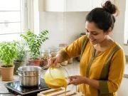 बाजार के महंगे साबुनों से हटकर, घर पर हल्दी और चंदन का खुशबूदार साबुन आसानी से बनाया जा सकता है।