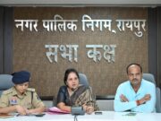 नगर पालिक निगम रायपुर के अंतर्गत आने वाले आवश्यक सेवा संस्थानो एवं जनोपयोगी स्थलो के विद्युत कनेक्शन बकाया बिलो के कारण विच्छेदित ना किये जायें – महापौर मीनल चौबे