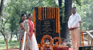 वन विभाग के शहीदों को गरियाबंद में श्रद्धांजलि, शहीद मधुसूदन पाटिल के परिवार का सम्मान…