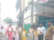नगर निगम जोन 9 वार्ड 8 सड्डू क्षेत्र में जोन 9 स्वास्थ्य विभाग और रामकी कम्पनी ने मिलकर स्वच्छता जागरूकता अभियान घर – घर जाकर चलाया और सूखा एवं गीला कचरा एवं सेनेटरी कचरा, घरेलू हानिकारक कचरा पृथक – पृथक रखकर सफाई मित्र को सफाई वाहन में देकर वार्ड एवं रायपुर शहर को स्वच्छ बनाने सहभागिता दर्ज करवाने की विनम्र अपील…