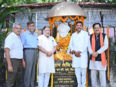 भारतरत्न महान अभियंता मोक्षगुंडम विश्वेश्वरैय्या का 166वीं जयन्ती पर रायपुर दक्षिण विधायक सुनील सोनी, सभापति सूर्यकान्त राठौड़, संस्कृति विभाग अध्यक्ष अमर गिदवानी सहित वरिष्ठ, कनिष्ठ अभियंताओं ने किया सादर नमन…