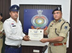 जनसुरक्षा, यातायात व्यवस्था एवं अपराध नियंत्रण में सराहनीय कार्य करने वाले दुर्ग पुलिस के अधिकारी-कर्मचारियों को वरिष्ठ पुलिस अधीक्षक द्वारा प्रशस्ति पत्र एवं कैश इनाम से सम्मानित किया गया…