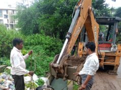 पुरैना क्षेत्र के मार्ग में बड़ी सार्वजनिक नाली में अचानक गिर पड़ी एक गाय को जनशिकायत मिलते ही नगर निगम जोन 9 स्वास्थ्य विभाग की टीम ने तत्काल पहुंचकर जेसीबी मशीन और रस्सी से सुरक्षित बाहर निकाला…