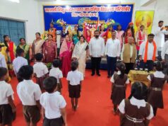 बारिश के बीच स्कूलों में एक स्वर में गूंजा ‘वंदे मातरम्’, छात्रों, शिक्षकों और प्रधानाचार्यों ने किया सामूहिक गायन…
