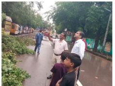 लगातार तेज बारिश के चलते नगर पालिक निगम जोन क्रमांक 5 के वार्ड 66 में प्रोफेसर कॉलोनी सेक्टर 1 से 17 में जलभराव होने से प्रभावित लगभग 650 घरों में नगर निगम जोन क्रमांक 5 ने सुबह का नाश्ता और दोपहर का भोजन उपलब्ध करवाया…