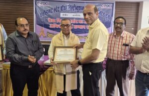 स्टॉफ ऑफिसर श्री बी.एस.राजपूत एवं दफ्तरी श्री अश्विनी साहू 40 वर्षों की निष्ठावान सेवा के बाद हुए सेवानिवृत्त…