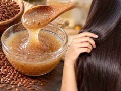 बालों को सिल्की और मुलायम बनाने के लिए घर पर बनाएं अलसी के बीजों का हेयर मास्क…