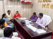 निगम विद्युत विभाग अध्यक्ष श्रीमती सुमन पाण्डेय ने नगर निगम जोन 7 एवं 8 में पार्षदों एवं अधिकारियों की बैठक ली, स्ट्रीट लाईट सम्बन्धी जनशिकायतों का प्राथमिकता से त्वरित निराकरण करने अधिकारियों को किया निर्देशित…