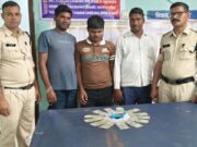जुआ-सट्टा के खिलाफ धमतरी पुलिस का कड़ा प्रहार: भखारा पुलिस ने 03 जुआरियों को रंगे हाथों पकड़ा,6,500/- रूपये नगद व 52 पत्ती ताश जब्त…