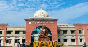 शिक्षा विभाग की अजब पदस्थापना: जहां शिक्षक की जरूरत, वहां पद खाली… छुरा में एक ही विषय के दो व्याख्याता!