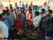 10 दिन की से भूख हड़ताल कर रहे अनिल को मामने पहुंचा प्रशासन, बेरंग लौटा …