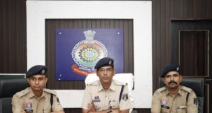 नवरात्रि एवं दुर्गा उत्सव की सुरक्षा को लेकर दुर्ग पुलिस की आयोजकों के साथ बैठक, 150 से अधिक आयोजकों को सुरक्षा, यातायात, अग्नि सुरक्षा एवं ध्वनि नियंत्रण संबंधी दिशा-निर्देश जारी…