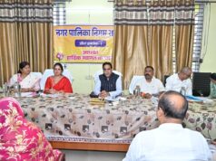 रायपुर पश्चिम में विकास कार्यों की समीक्षा: विधायक राजेश मूणत ने जोन क्रमांक 1, 2 एवं 5 के अधिकारियों को दिए आवश्यक निर्देश…