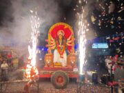 आतिशी रोशनी, कंफेटी और बबल इफेक्ट के बीच गरियाबंद में मां दुर्गा का भव्य स्वागत..
