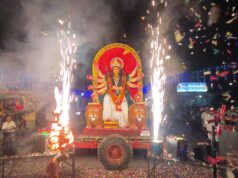 आतिशी रोशनी, कंफेटी और बबल इफेक्ट के बीच गरियाबंद में मां दुर्गा का भव्य स्वागत..