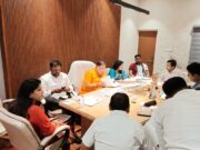 रायपुर दक्षिण विधायक सुनील सोनी ने नगर निगम जोन 5 पहुंचकर कार्य समीक्षा कर दक्षिण विधायक निधि के सभी प्रगतिरत कार्यों को तय समय सीमा में गुणवत्ता सहित पूर्ण करने एवं स्थल विवाद के कारण लंबित विधायक निधि के कार्यों का त्वरित समाधान जनहित में प्राथमिकता से करने के सख्त निर्देश दिये…