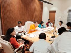 रायपुर दक्षिण विधायक सुनील सोनी ने नगर निगम जोन 5 पहुंचकर कार्य समीक्षा कर दक्षिण विधायक निधि के सभी प्रगतिरत कार्यों को तय समय सीमा में गुणवत्ता सहित पूर्ण करने एवं स्थल विवाद के कारण लंबित विधायक निधि के कार्यों का त्वरित समाधान जनहित में प्राथमिकता से करने के सख्त निर्देश दिये…