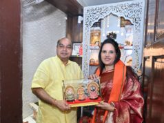 महापौर मीनल चौबे को जन्मदिन पर महापौर निवास पहुंचकर रायपुर पश्चिम विधायक राजेश मूणत, रायपुर दक्षिण विधायक सुनील सोनी, रायपुर उत्तर विधायक पुरंदर मिश्रा, रायपुर ग्रामीण विधायक मोतीलाल साहू ने बुके प्रदत्त कर दी हार्दिक शुभकामनायें, दिन भर महापौर निवास में महापौर मीनल चौबे को जन्मदिन की हार्दिक शुभकामनायें देने गणमान्यजनों,आमजनों का लगा रहा ताँता…