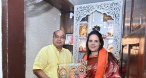महापौर मीनल चौबे को जन्मदिन पर महापौर निवास पहुंचकर रायपुर पश्चिम विधायक राजेश मूणत, रायपुर दक्षिण विधायक सुनील सोनी, रायपुर उत्तर विधायक पुरंदर मिश्रा, रायपुर ग्रामीण विधायक मोतीलाल साहू ने बुके प्रदत्त कर दी हार्दिक शुभकामनायें, दिन भर महापौर निवास में महापौर मीनल चौबे को जन्मदिन की हार्दिक शुभकामनायें देने गणमान्यजनों,आमजनों का लगा रहा ताँता…