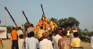 महिषासुर मर्दिनी आदिशक्ति दुर्गा माता की मूर्ति का महादेवघाट पाटन पुलिया के पास विसर्जन कुण्ड में भक्तगणों द्वारा श्रद्धापूर्वक विसर्जन प्रारम्भ…