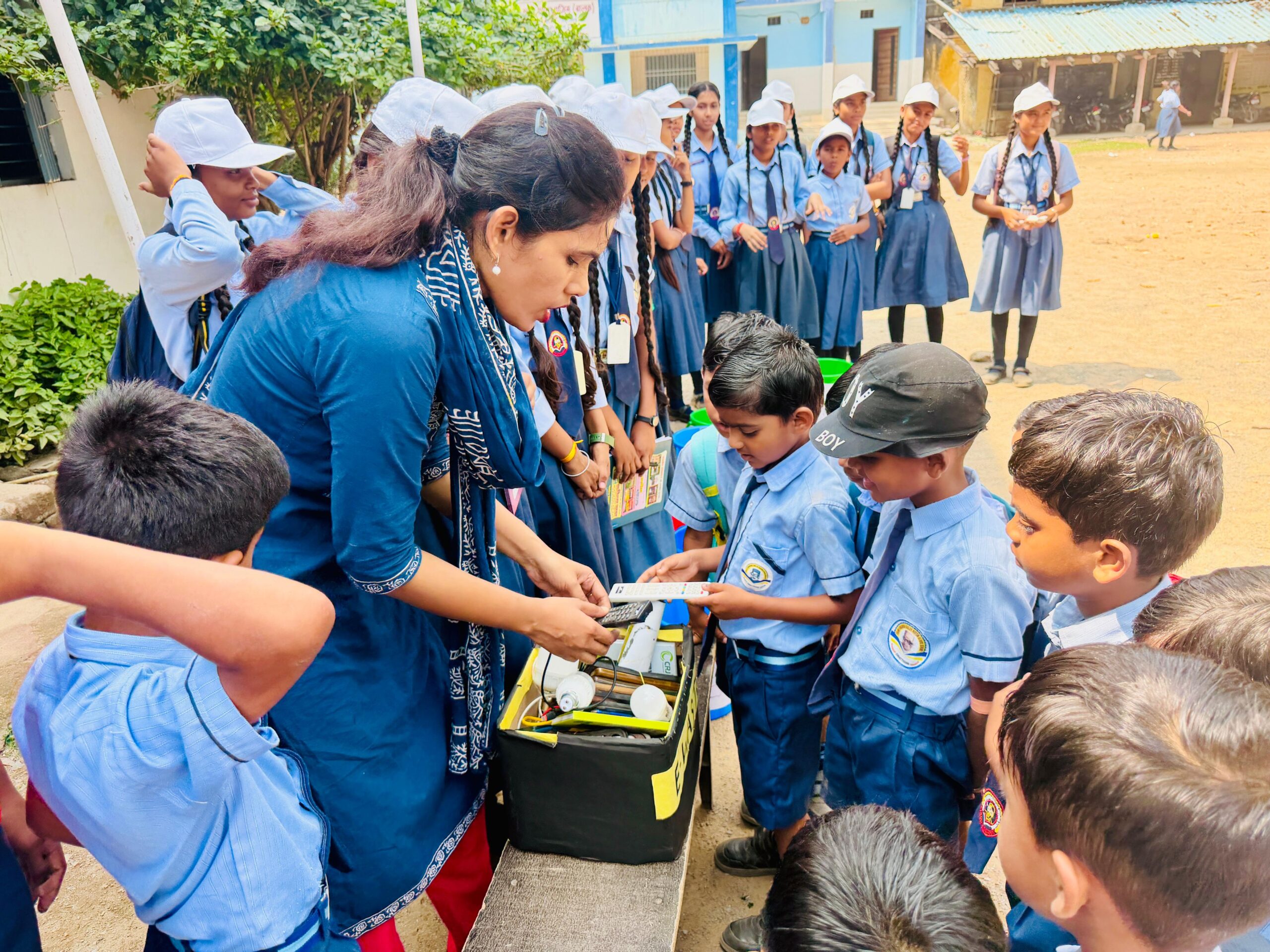 खेल-खेल में कचरा प्रबंधन सीख रहे बच्चे, इको क्लब ने अपनाया अनूठा तरीका…